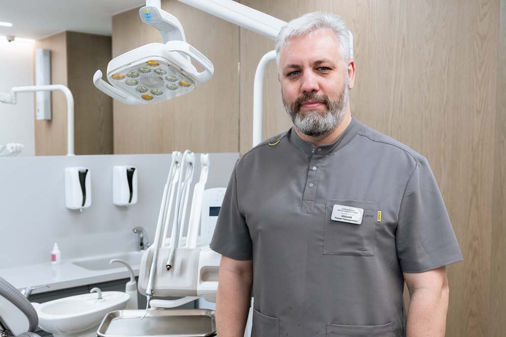 Ярышев Роман Геннадьевич - хирург-имплантолог